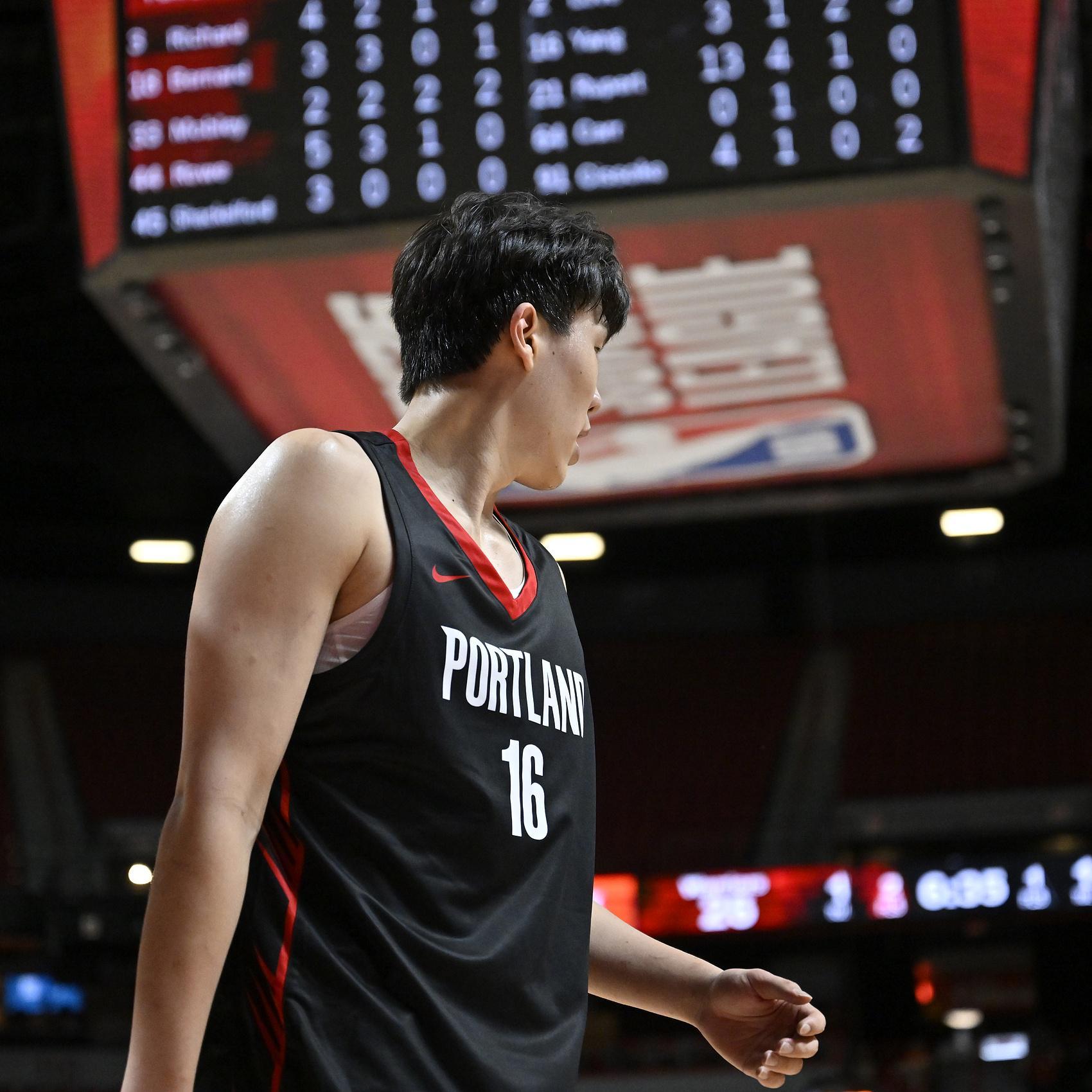 拓蜜狂吹杨瀚森：已是队史前5有他哪还用老詹？他+利拉德？